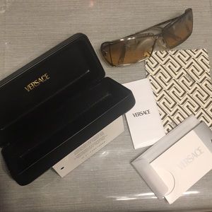 🎉🎉Authentic Unisex Versace sunglasses🎉🎉